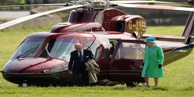 Kraliçe II. Elizabeth’in Helikopteri Satılığa Çıkarıldı